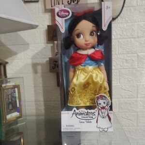 Disney Snow White Animators' Collection Doll - Yellow, Red, Blue